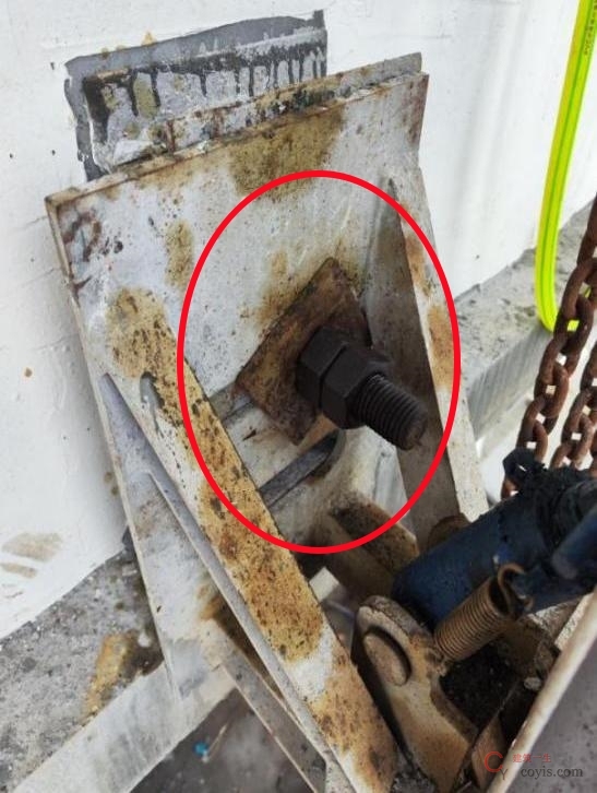 【隐患】附着支座采用单螺栓固定