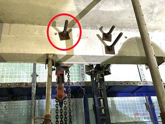 【隐患】升降支座采用单螺栓固定