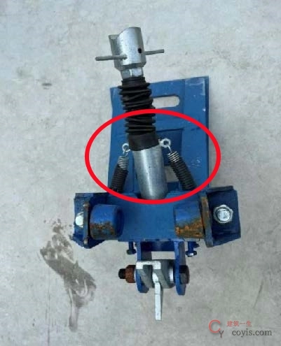 【隐患】卸荷顶撑加拉簧、压簧影响架体升降