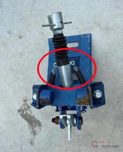 【隐患】卸荷顶撑加拉簧、压簧影响架体升降