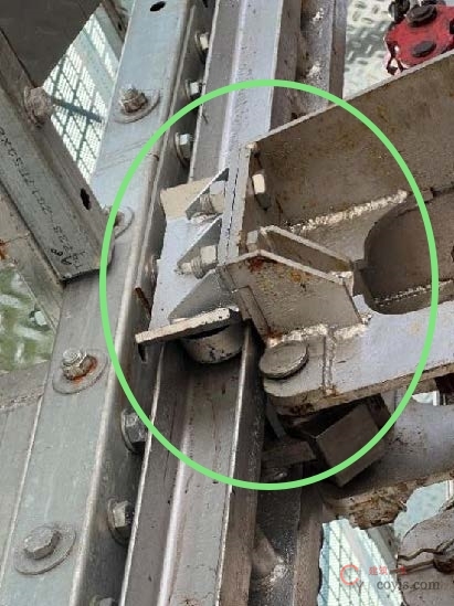 【正确】防倾覆装置与附着支座连接规范