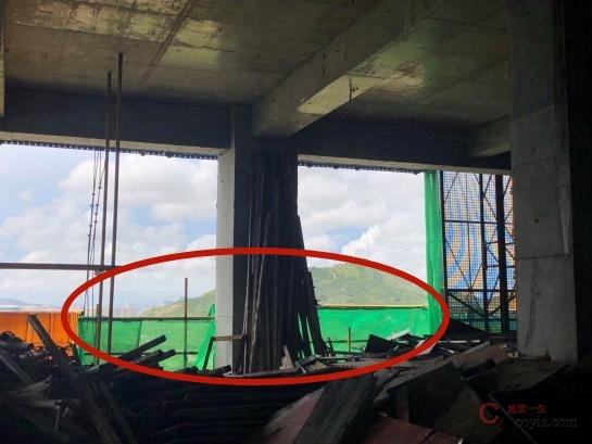 【隐患】爬架下部楼层临边防护不足