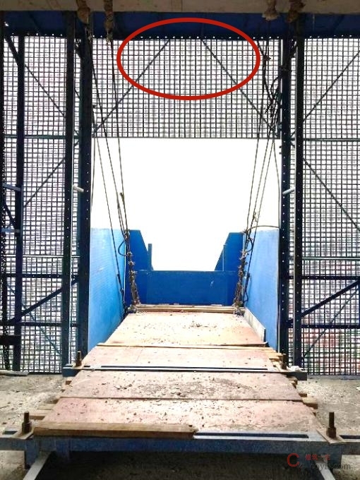 【隐患】物料平台与架体连接