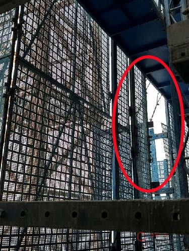 【隐患】架体设置塔吊通道