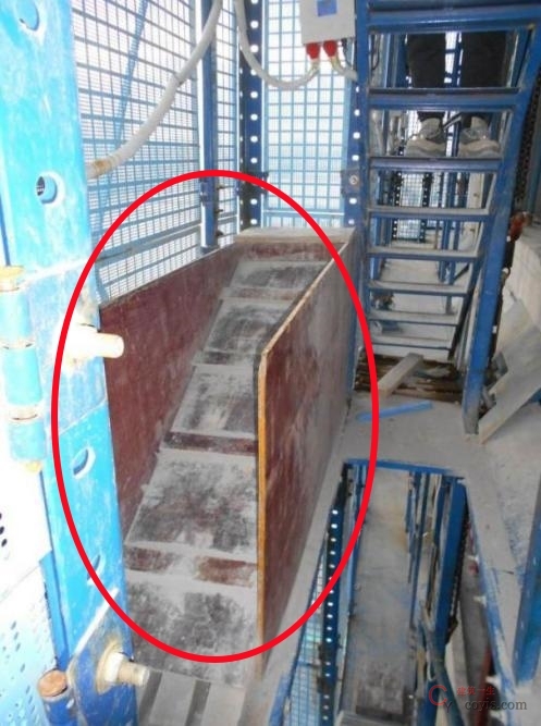 【隐患】上下楼梯设置不规范、防护措施不足