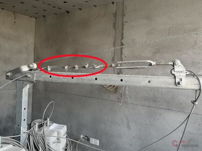 【隐患】钢丝绳端部采用U 形绳夹固定