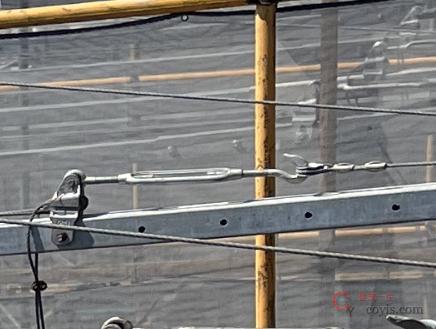 【正确】钢丝绳端头形式采用金属压制接头及自紧楔型接头