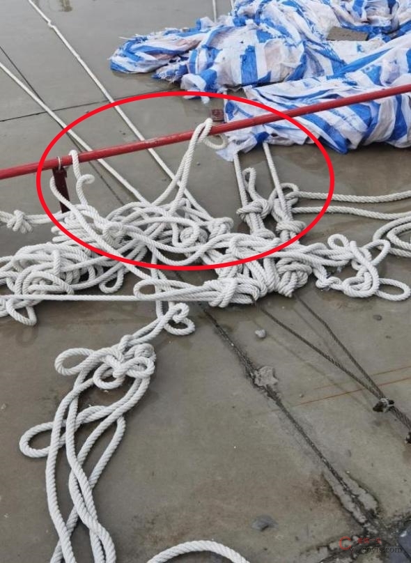 【隐患】安全绳固定不可靠