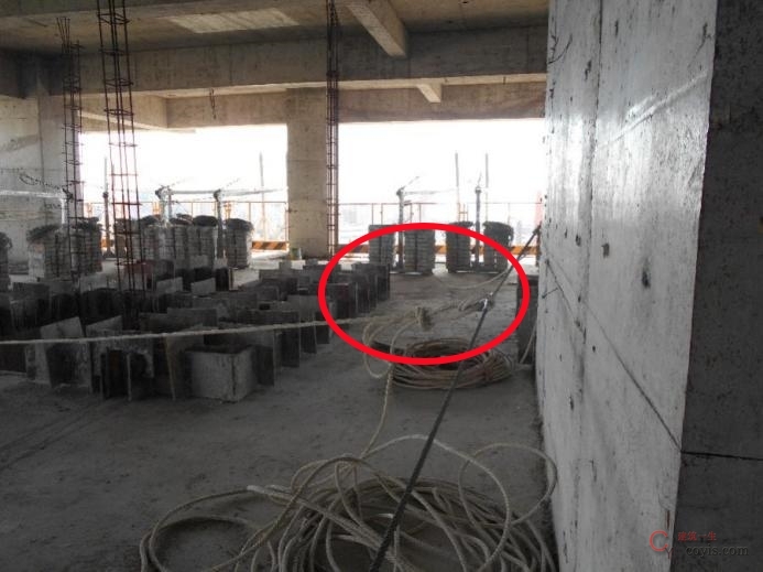 【隐患】安全绳固定在钢丝绳上