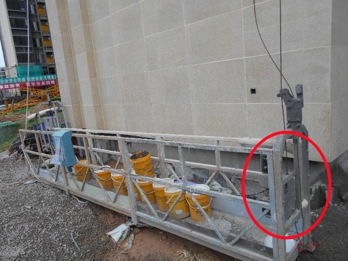 【隐患】安全钢丝绳下端未安装重锤