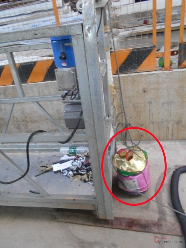 【隐患】安全钢丝绳重锤采用杂物替代