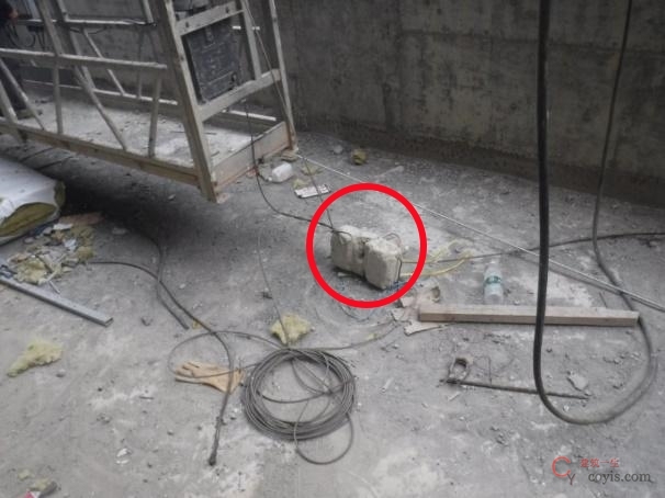 【隐患】安全钢丝绳重锤设置不当