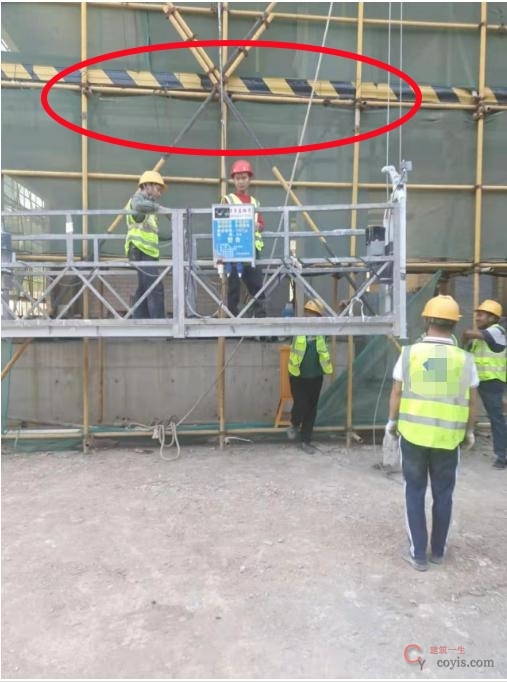 【隐患】吊篮运行范围有脚手架