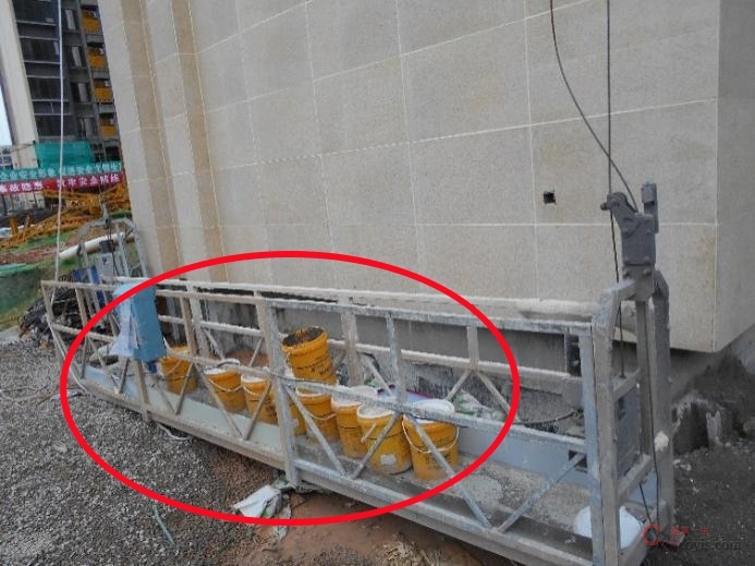 【隐患】将吊篮作为垂直运输设备使用