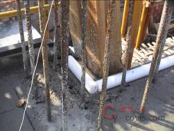 各逐块吊装的装配构件搁(放)置点清理、按标高控制线调整螺丝、粘贴止水条。