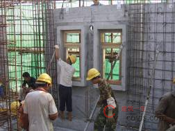 下午吊外墙板、内墙钢筋绑扎