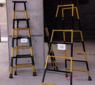 人字梯颜色为黄黑相间。