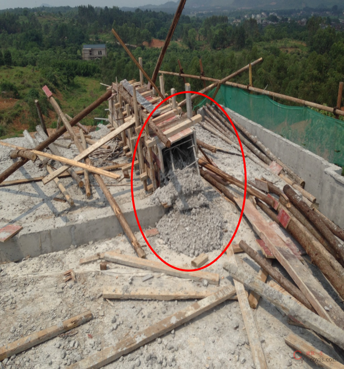 原因三:梁、板、柱同时浇筑。