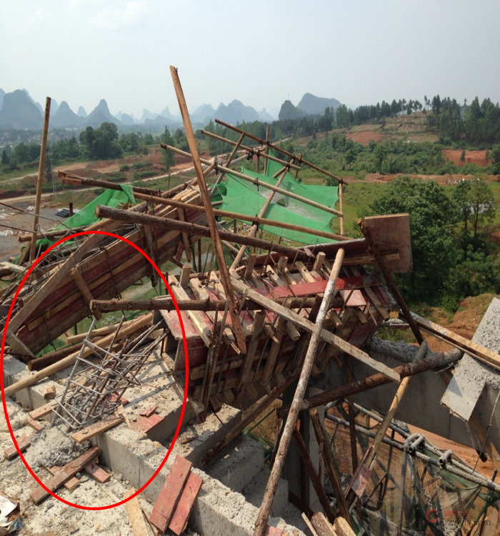 原因三:梁、板、柱同时浇筑。