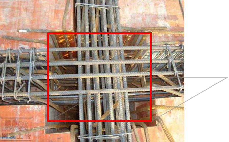 2)、框架柱与梁交接处的加密箍往往会少放1-2个，有的只有外箍而没有内箍