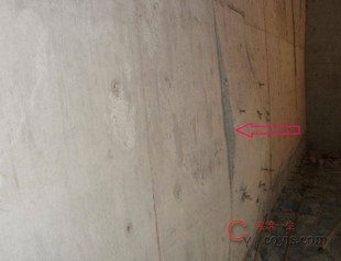 模板加固不到位,造成跑模、胀模。