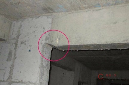 模板加固不到位,造成跑模、胀模。