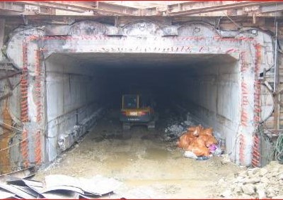 沈阳地铁超浅埋隧道—预筑法