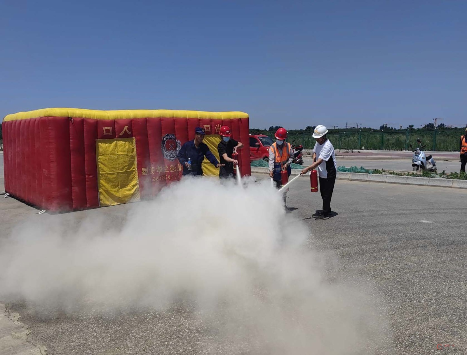 图1-19 火灾事故应急演练(1)