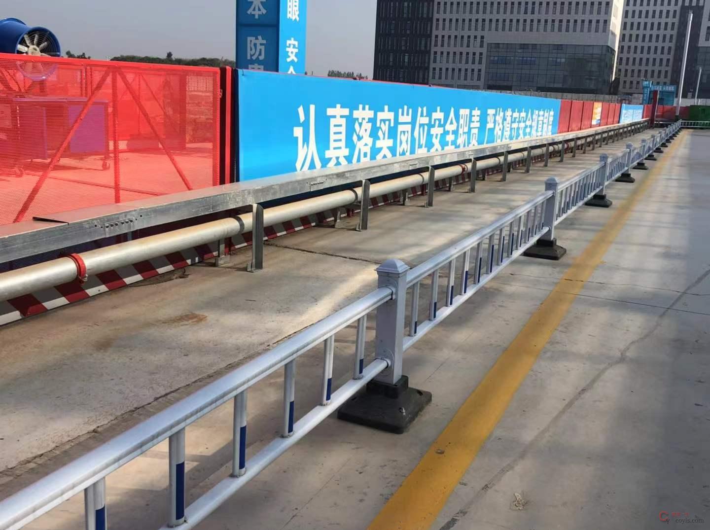 图2-17 基坑临边防护(1)