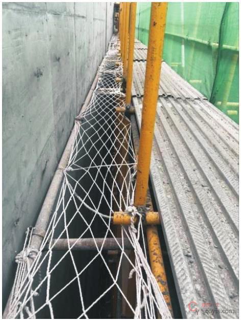 图3-9 脚手架与主体结构水平防护(2)