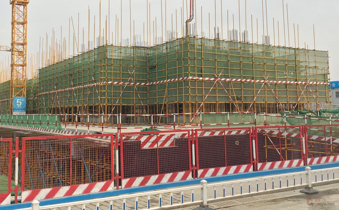 图3-11 脚手架外立面防护(2)