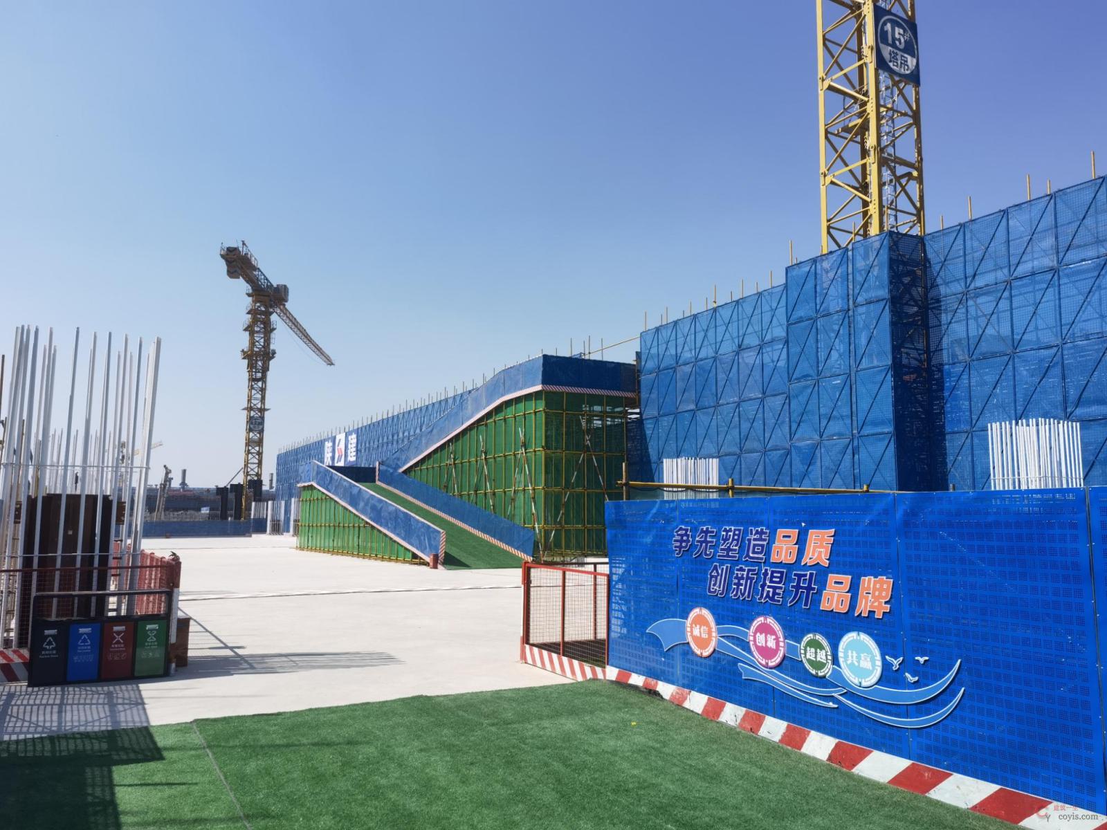 图3-11 脚手架外立面防护(3)