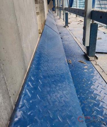 图3-28 架体与结构缝隙处翻板