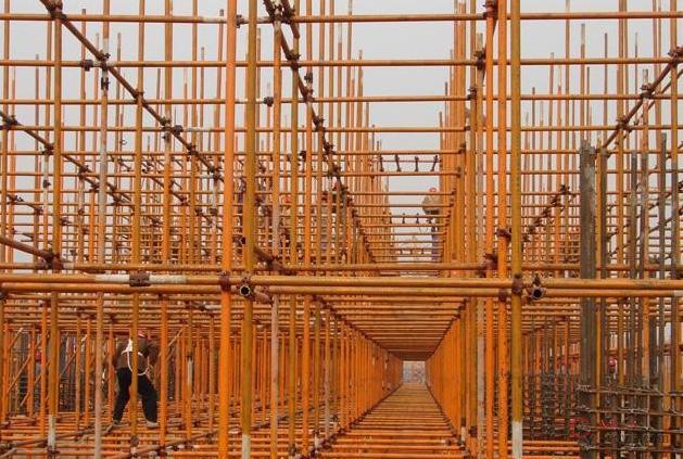 图4-7 扣件式钢管支撑立杆设置(2)