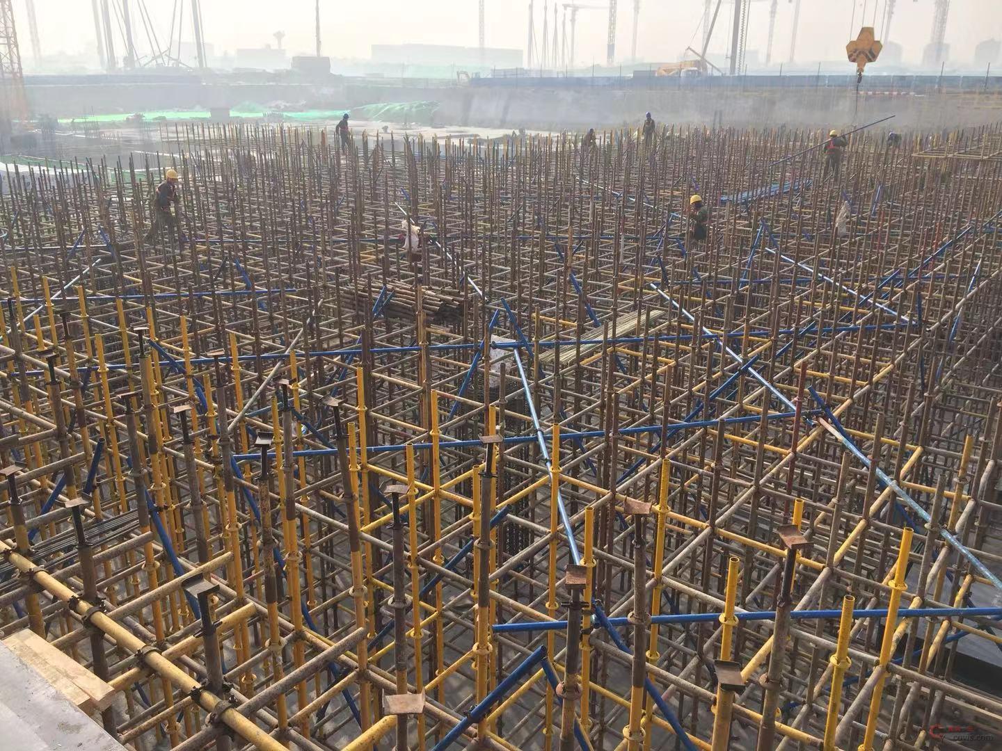 图4-12 扣件式钢管支撑剪刀撑设置(2)