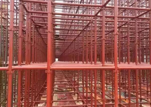 图4-13 承插型轮扣式支撑(1)