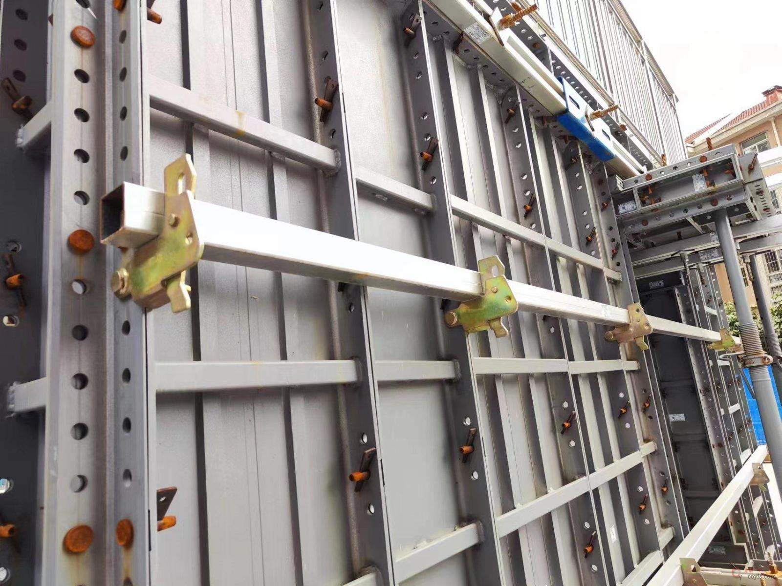 图4-18 铝模支撑安装(2)