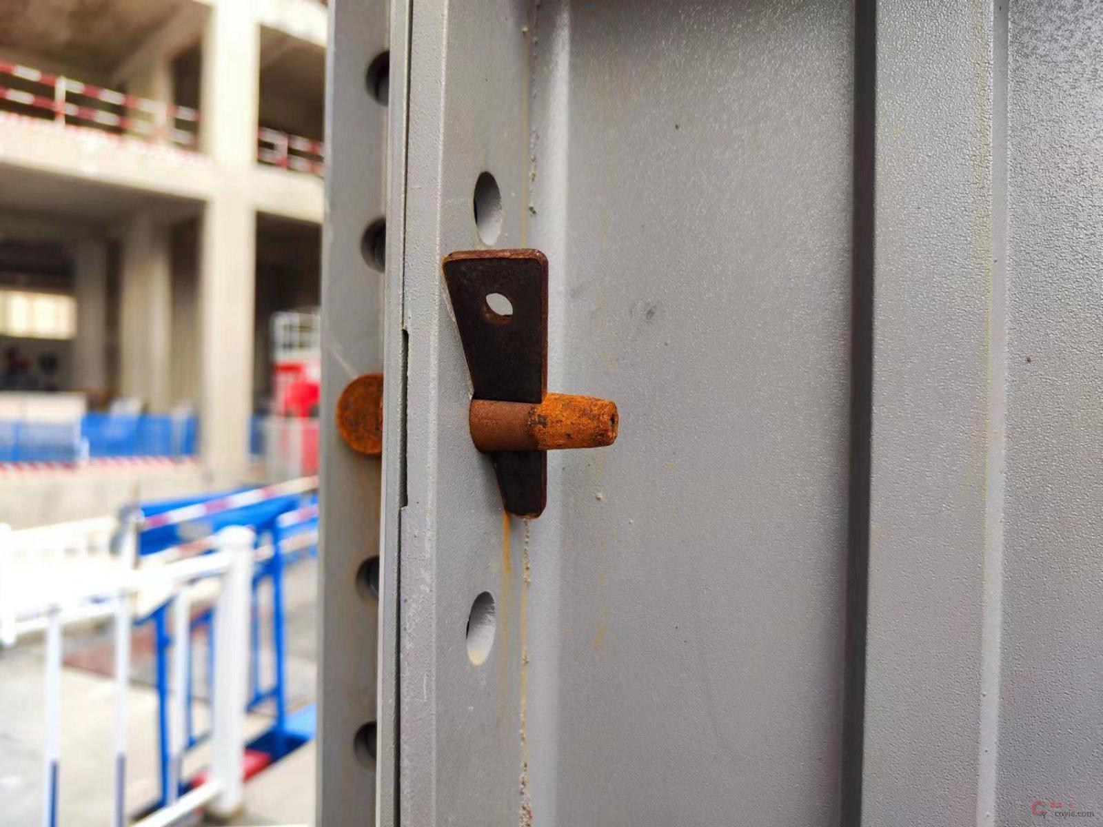 图4-18 铝模支撑安装(4)