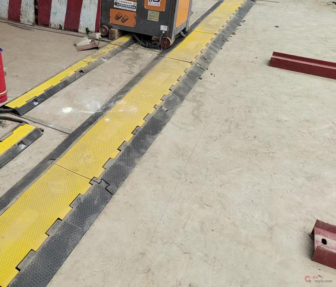 图5-12 电缆采用橡胶线槽线进行过地保