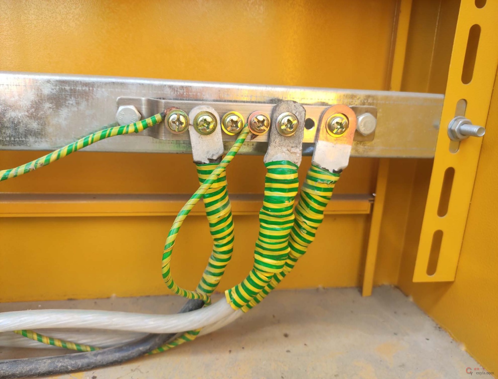 图5-22 PE线接线端子