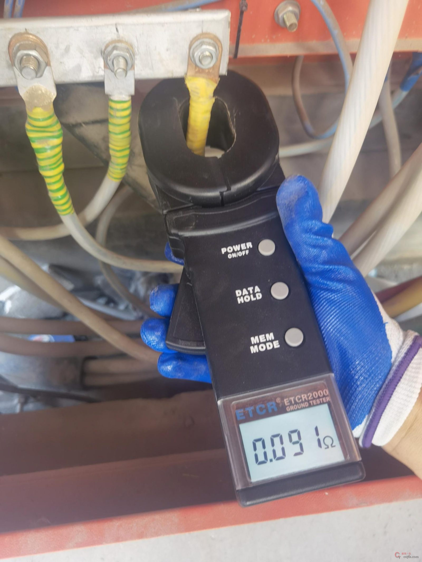 图5-34 电阻测试仪测试接地电阻