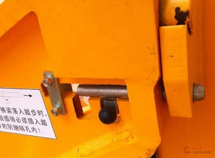 图6-25 塔吊顶升横梁防脱插销