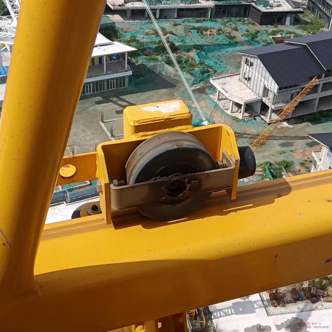 图6-26 塔吊小车断轴保护装置