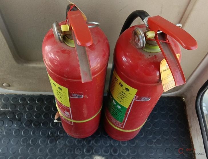 图6-55 塔吊驾驶室灭火器