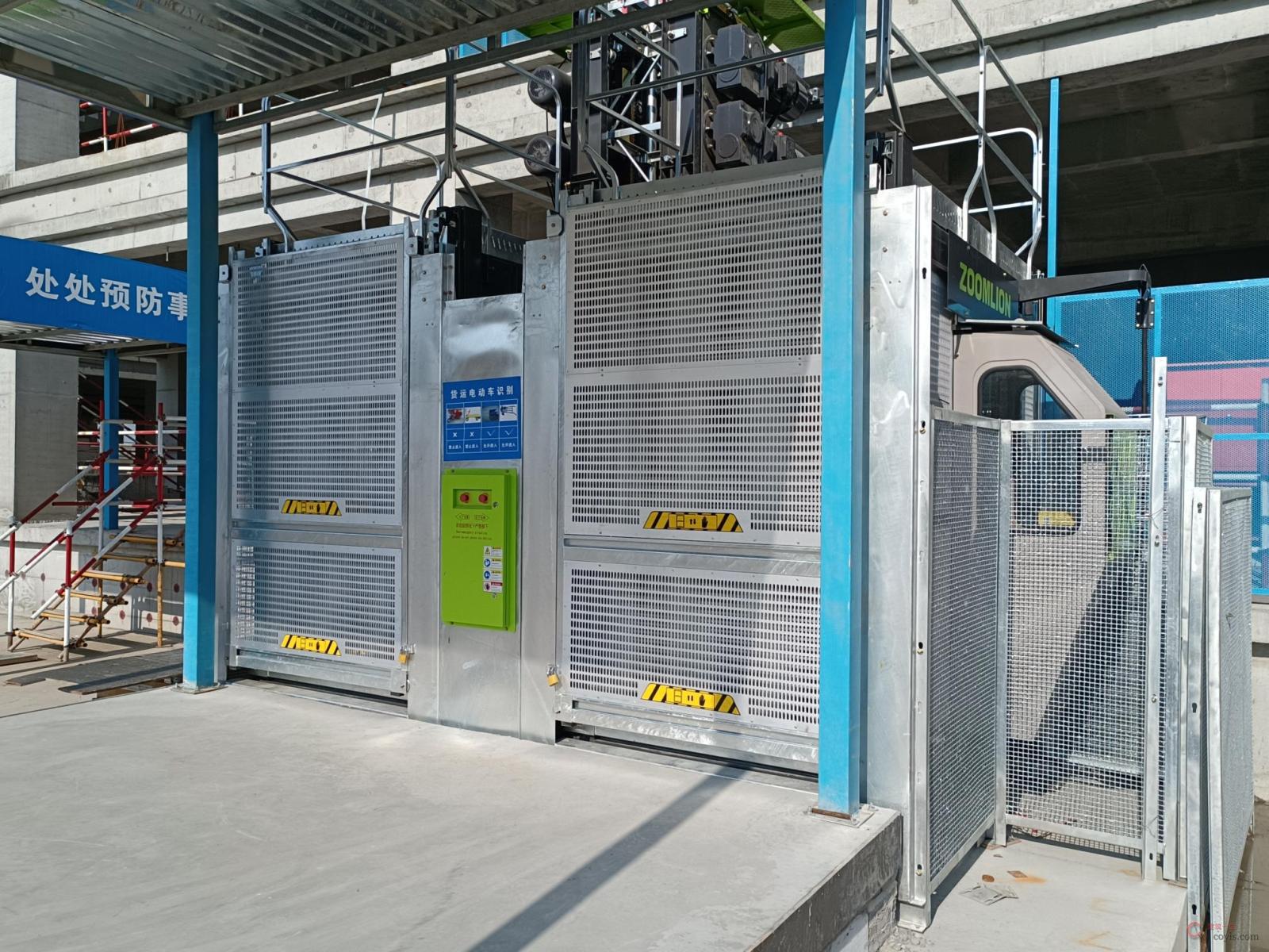 图6-70 施工升降机地面防护围栏