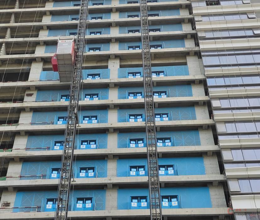 图6-72 施工升降机楼层防护