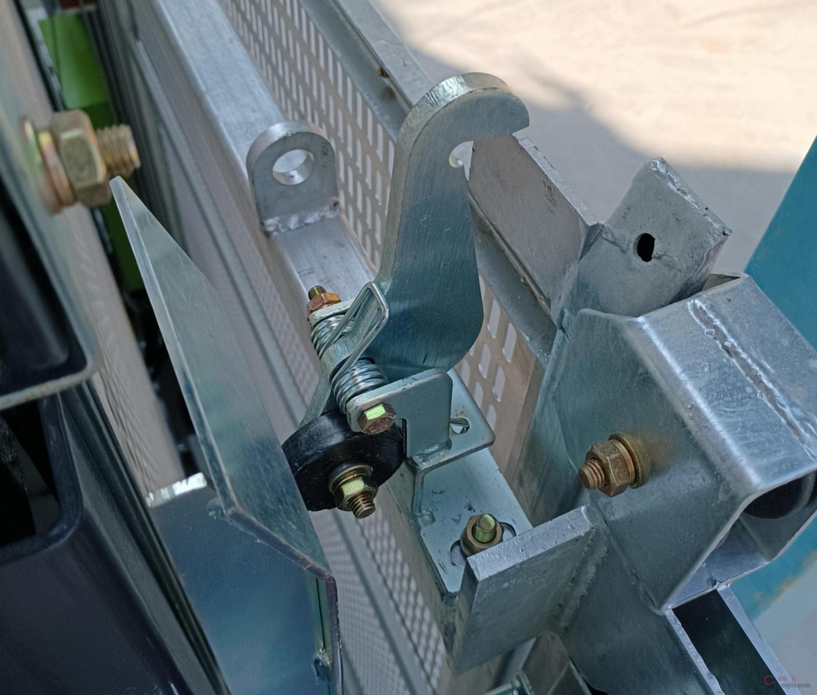 图6-80 施工升降机围栏门机械联锁