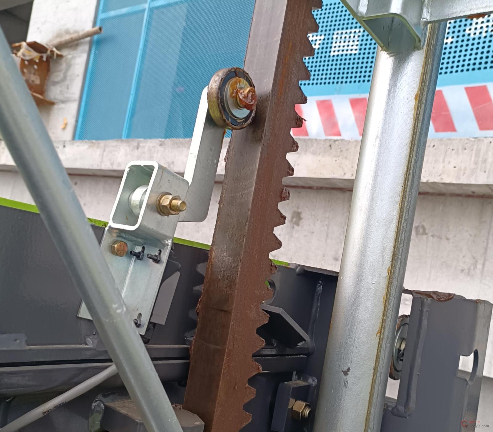 图6-87 施工升降机齿条限位