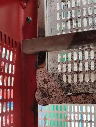 图6-92 施工升降机电梯门阻前冲装置