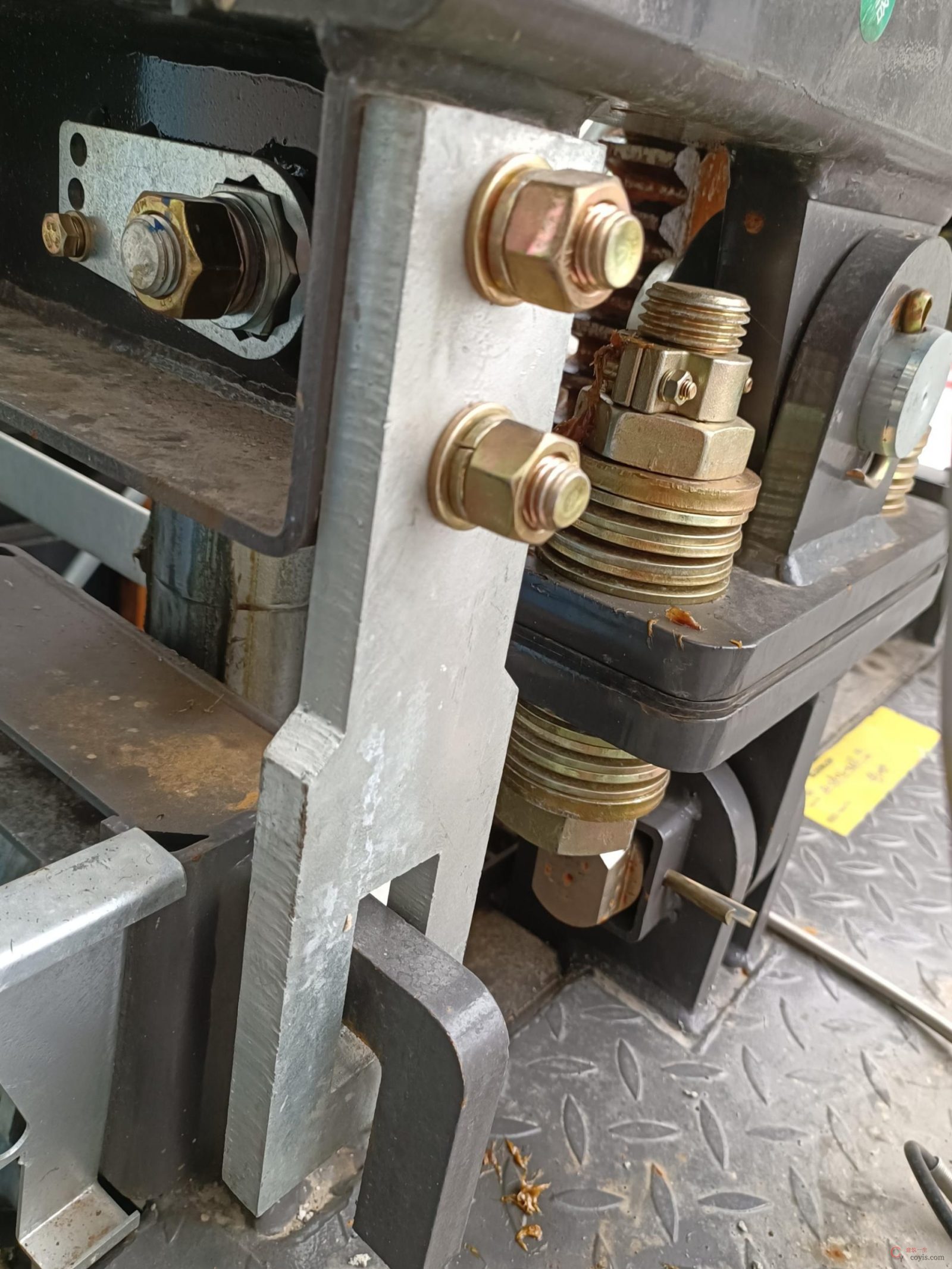 图6-95 施工升降机销轴传感器轴向固定